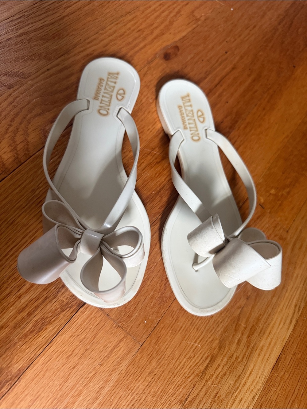 Valentino White Bow Thong Sandals for Women - 35